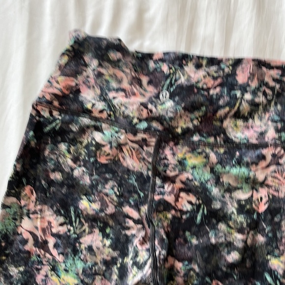 Lululemon 21” leggings - Picture 3 of 5